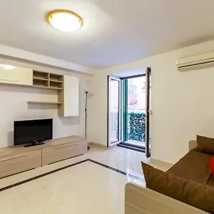 Qs1 - Indipendent Flat In Center Appartamento